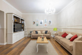 Charming apartment with patio a few steps from Colosseum
